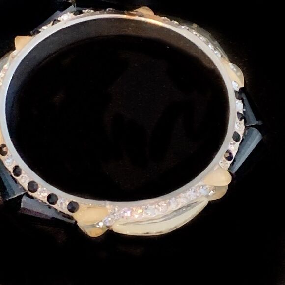 ArtDeco blackwhite lucite crystal bangle bracelet - Picture 5 of 11